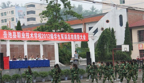 岳池縣職業(yè)技術(shù)學校格斗動作