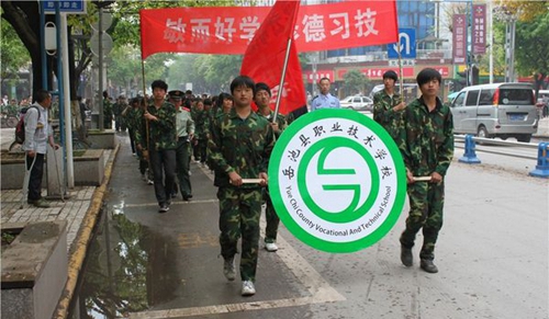 岳池縣職業(yè)技術(shù)學校軍訓(xùn)掠影