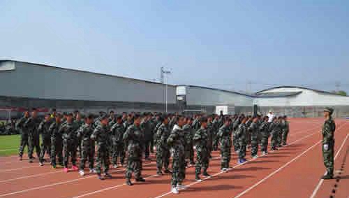 貴州省經(jīng)濟學校軍訓2