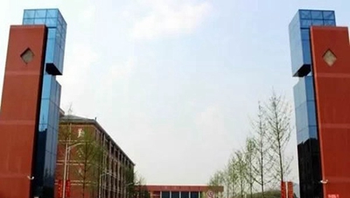 福泉市中等職業(yè)學(xué)校五月花校區(qū)大門