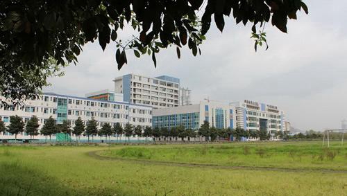 貴州省內(nèi)貿(mào)學(xué)校校園隨拍