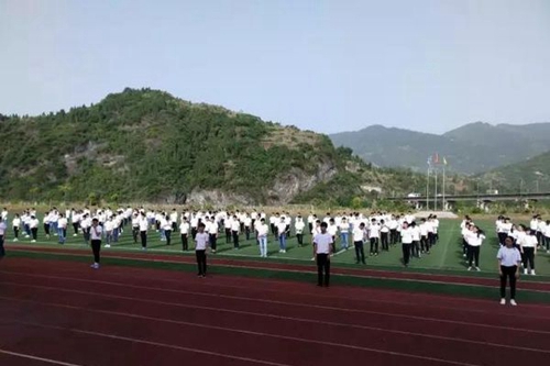 四川省青川縣職業(yè)高級(jí)中學(xué)大課間比賽