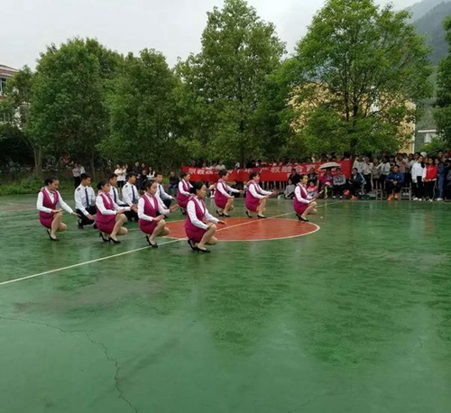 四川省青川縣職業(yè)高級(jí)中學(xué)禮儀展示