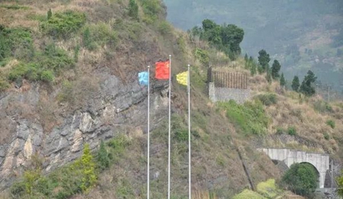 四川省青川縣職業(yè)高級(jí)中學(xué)升旗臺(tái)