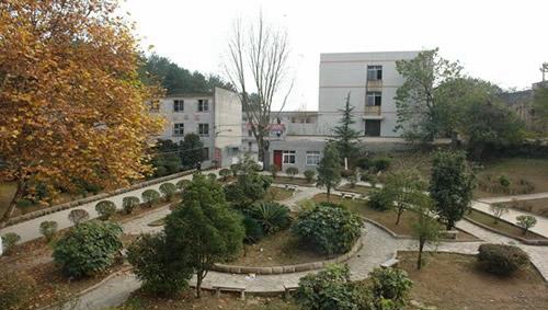 貴陽經(jīng)濟(jì)技術(shù)學(xué)校秋季校園