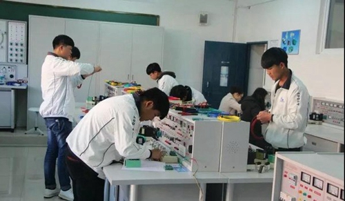 四川省會理現(xiàn)代職業(yè)技術學校電工工藝2
