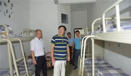 四川省敘永縣職業(yè)高級(jí)中學(xué)校檢查學(xué)生宿舍