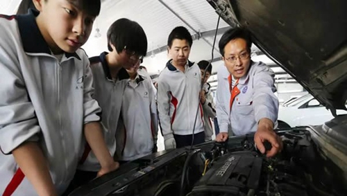 納雍中等職業(yè)學(xué)校汽車運用與維護(hù)