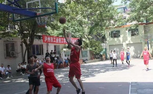 瀘州市工業(yè)技工學(xué)校籃球比賽