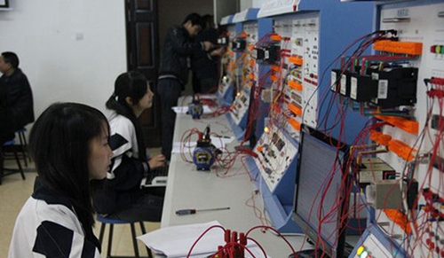 仁壽縣第二高級(jí)職業(yè)中學(xué)電子電器應(yīng)用專(zhuān)業(yè)4