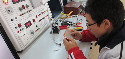 仁壽縣第二高級(jí)職業(yè)中學(xué)電子電器應(yīng)用專(zhuān)業(yè)3