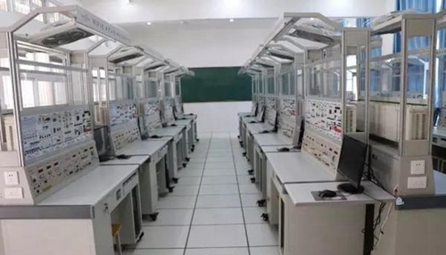 彭山區(qū)職業(yè)高級中學校電子技術(shù)綜合實訓室