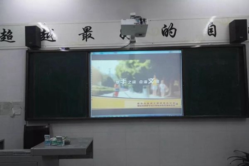 彭山區(qū)職業(yè)高級中學校教室講臺