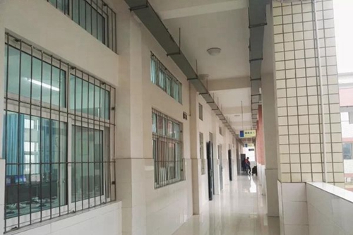 彭山區(qū)職業(yè)高級中學校校園走廊