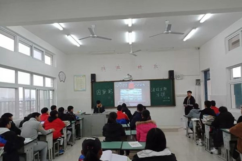 彭山區(qū)職業(yè)高級中學校學習憲法