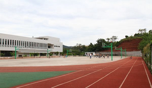 眉山市華西航空旅游學(xué)校室外運(yùn)動(dòng)場