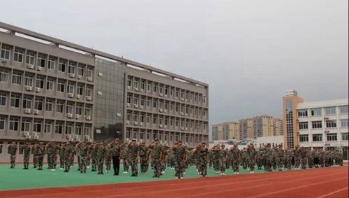 四川省青神中等職業(yè)技術(shù)學(xué)校軍禮