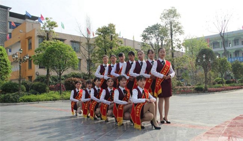 四川省青神中等職業(yè)技術(shù)學(xué)校禮儀展示
