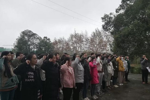 四川省仁壽縣第五高級(jí)職業(yè)中學(xué)莊嚴(yán)宣誓