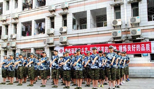 南充運輸工程職業(yè)學(xué)校軍訓(xùn)風(fēng)貌