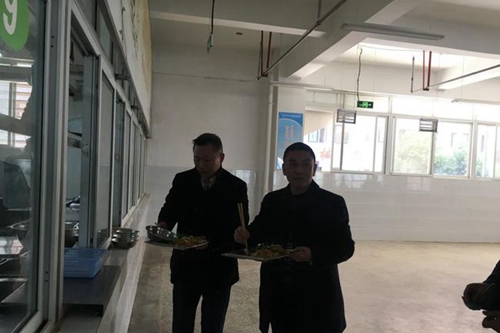 綿陽市機(jī)械電氣工業(yè)學(xué)校共進(jìn)午餐