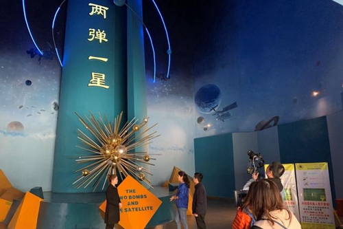 綿陽市機(jī)械電氣工業(yè)學(xué)校綿陽科技館拍攝現(xiàn)場(chǎng)