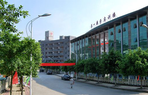 重慶工貿(mào)職業(yè)技術(shù)學(xué)院第一教學(xué)樓與圖書館