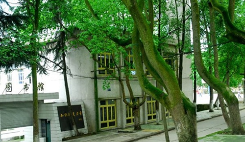 南充職業(yè)技術(shù)學院圖書館
