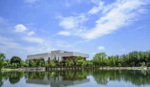 四川交通職業(yè)技術(shù)學院交院倒影