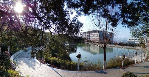 重慶三峽醫(yī)藥高等專科學(xué)校校園湖