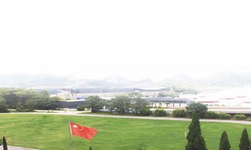 貴州航空工業(yè)技師學(xué)院南校區(qū)操場一角