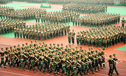 重慶科創(chuàng)職業(yè)學院學軍活動接受領導檢閱