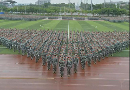 重慶商務職業(yè)學院軍訓表演