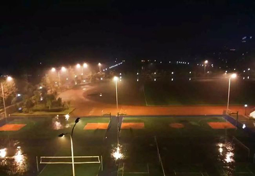 重慶公共運輸職業(yè)學(xué)院操場夜景