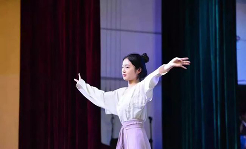 重慶公共運輸職業(yè)學(xué)院禮儀表演