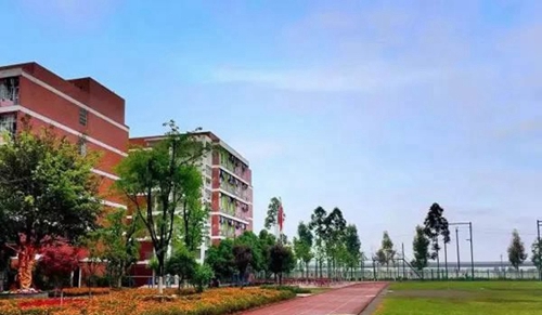 四川文化傳媒職業(yè)學院崇州校區(qū)操場