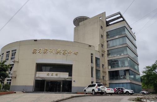 貴陽精工科技學(xué)校實(shí)習(xí)實(shí)訓(xùn)共享中心