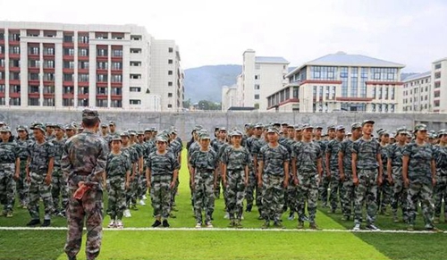 西昌民族幼兒師范高等專科學(xué)校軍訓(xùn)掠影2