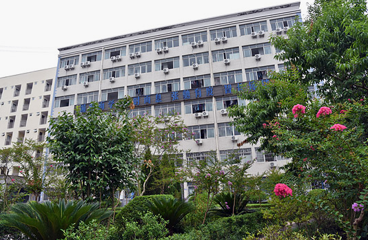重慶市紅春藤技工學(xué)校在哪里、學(xué)校地址