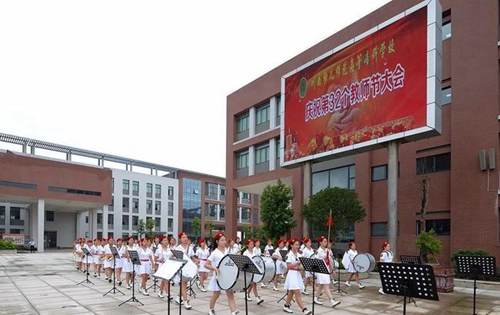 川南幼兒師范高等專科學(xué)校女子管樂團(tuán)