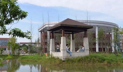 川南幼兒師范高等專科學(xué)校校園一角