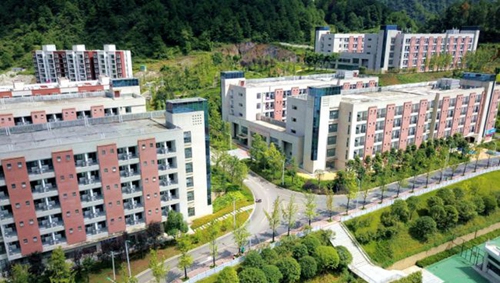 黔南民族醫(yī)學(xué)高等?？茖W(xué)校校園風(fēng)貌