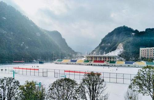 黔南民族醫(yī)學(xué)高等?？茖W(xué)校校園雪景