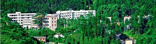 黔南民族醫(yī)學(xué)高等?？茖W(xué)校綠樹掩映