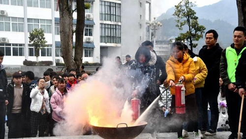 銅仁職業(yè)技術(shù)學(xué)院滅火器使用