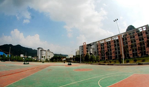 銅仁職業(yè)技術(shù)學(xué)院籃球場3