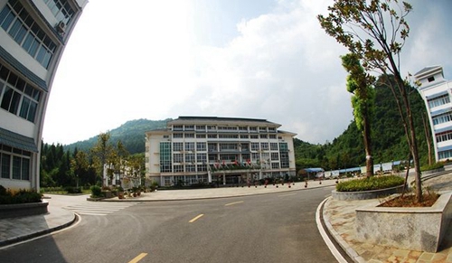 銅仁職業(yè)技術(shù)學(xué)院行政辦公樓2