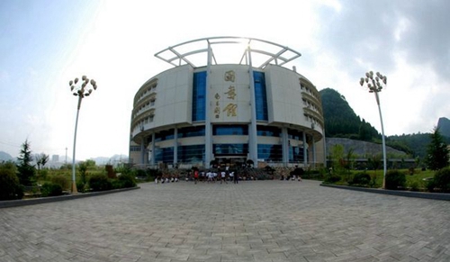 銅仁職業(yè)技術(shù)學(xué)院圖書館大樓
