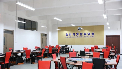 貴州輕工職業(yè)技術(shù)學(xué)院現(xiàn)代物流實訓(xùn)基地