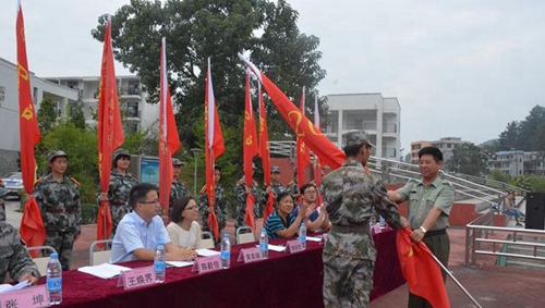 貴州盛華職業(yè)學院彩旗